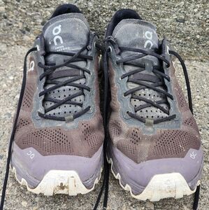 On Running Cloudventure trail shoes size 9